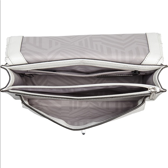 JE T'AIME PHONE CROSSBODY BAG
Rebecca Minkoff - Picture 6 of 8